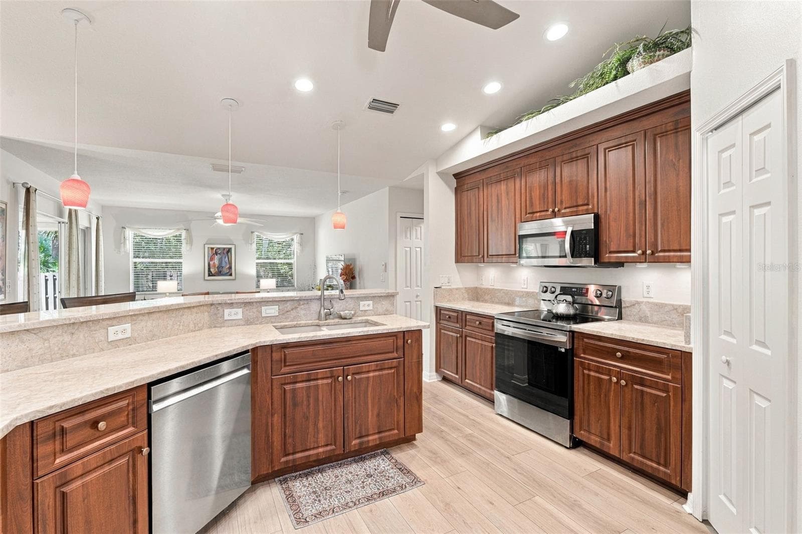 Chef Worthy Kitchen - 3507 CULPEPPER TER, NORTH PORT