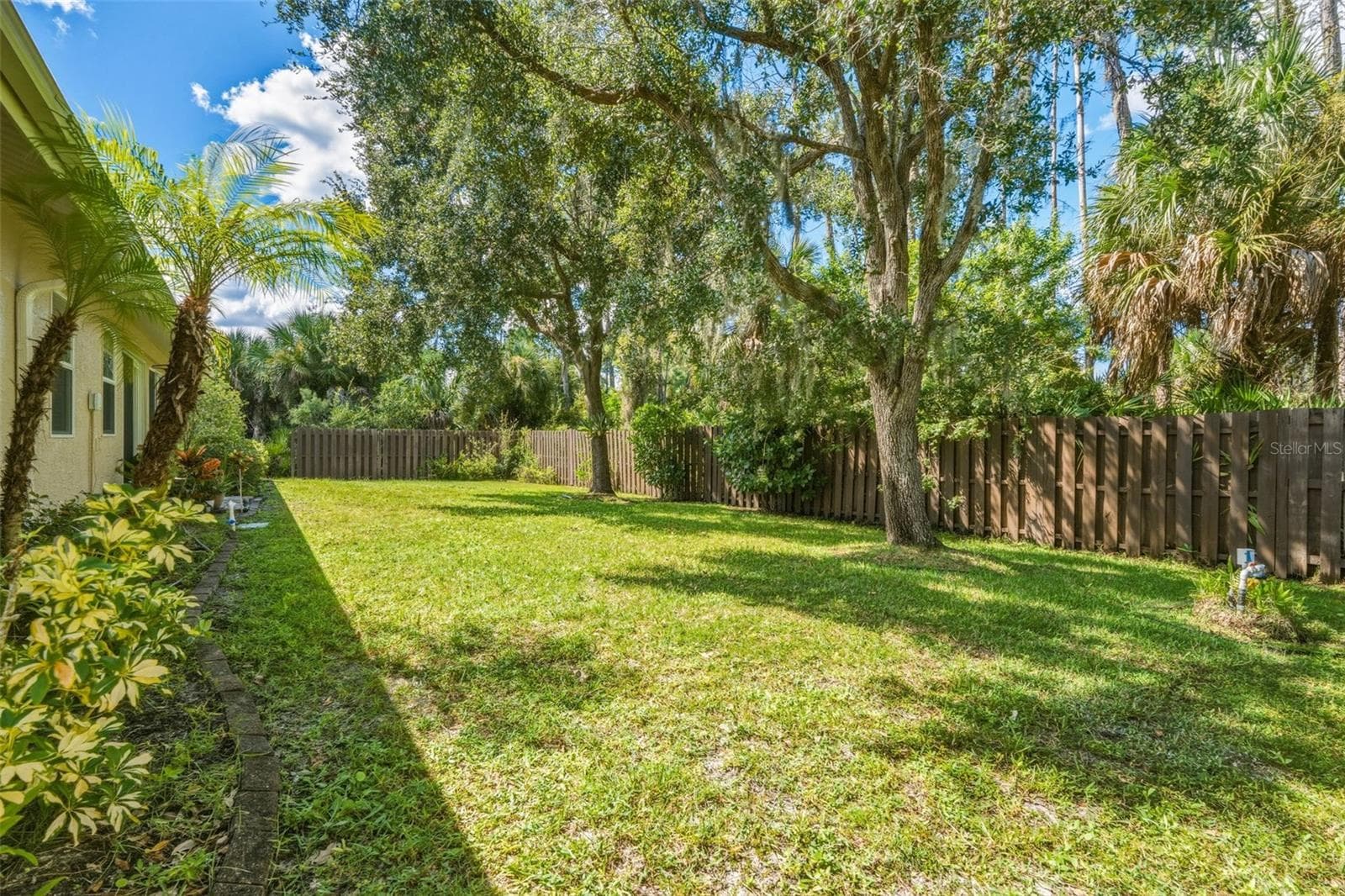 Mature Landscaping - 3507 CULPEPPER TER, NORTH PORT