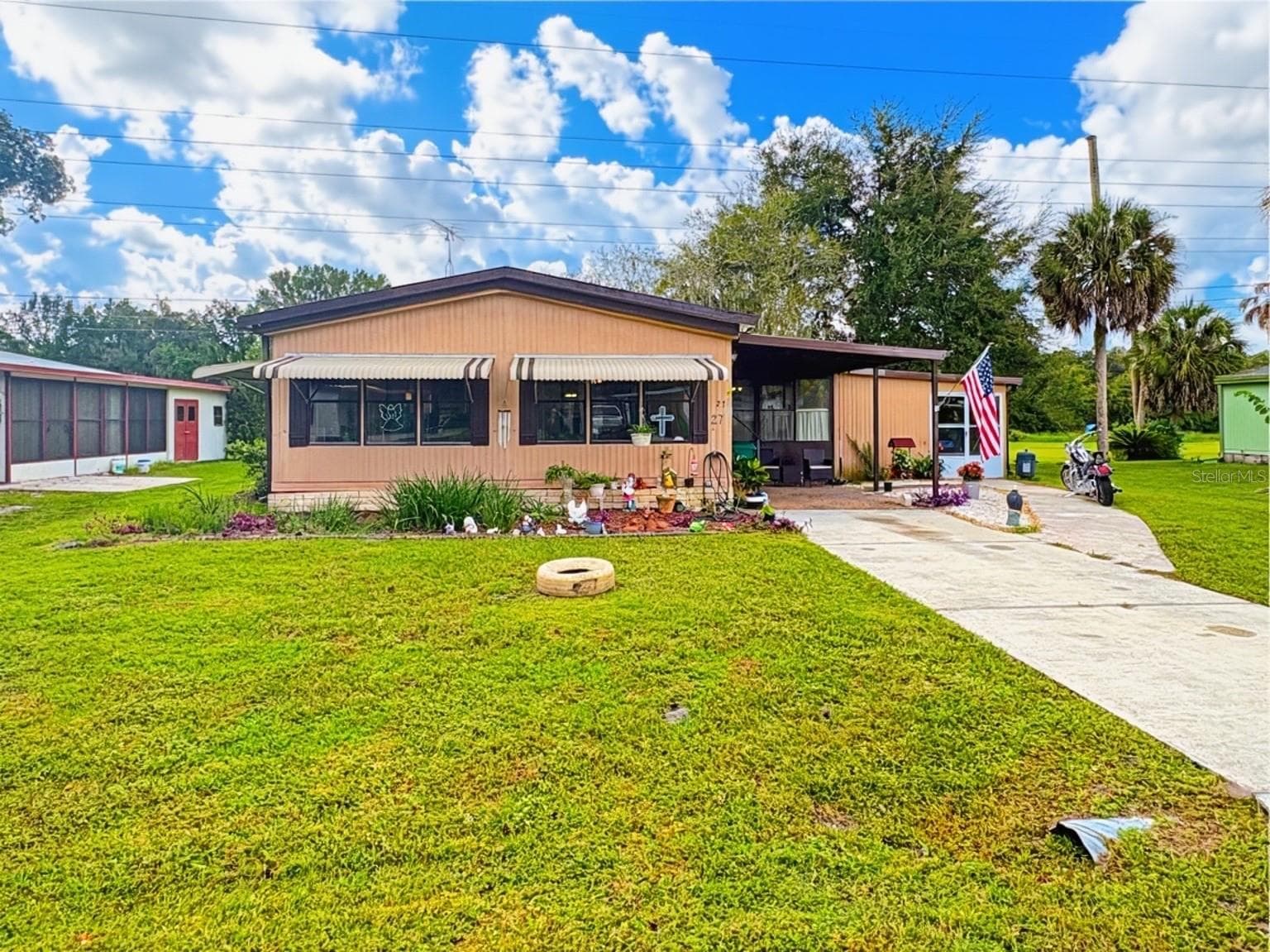 27 ROBIN RD