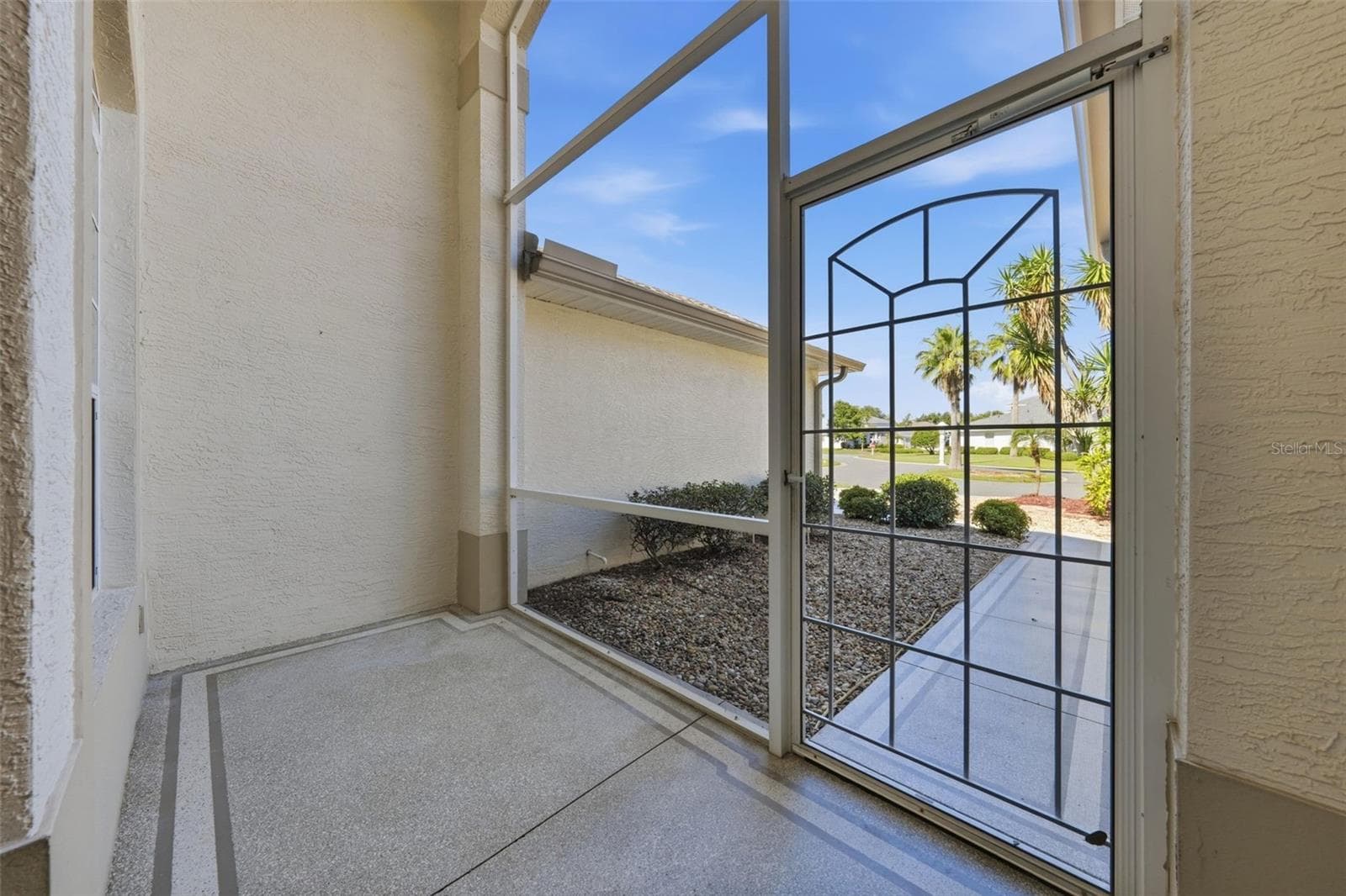 Screened in front porch - 2852 CAPE HORN CT, TAVARES