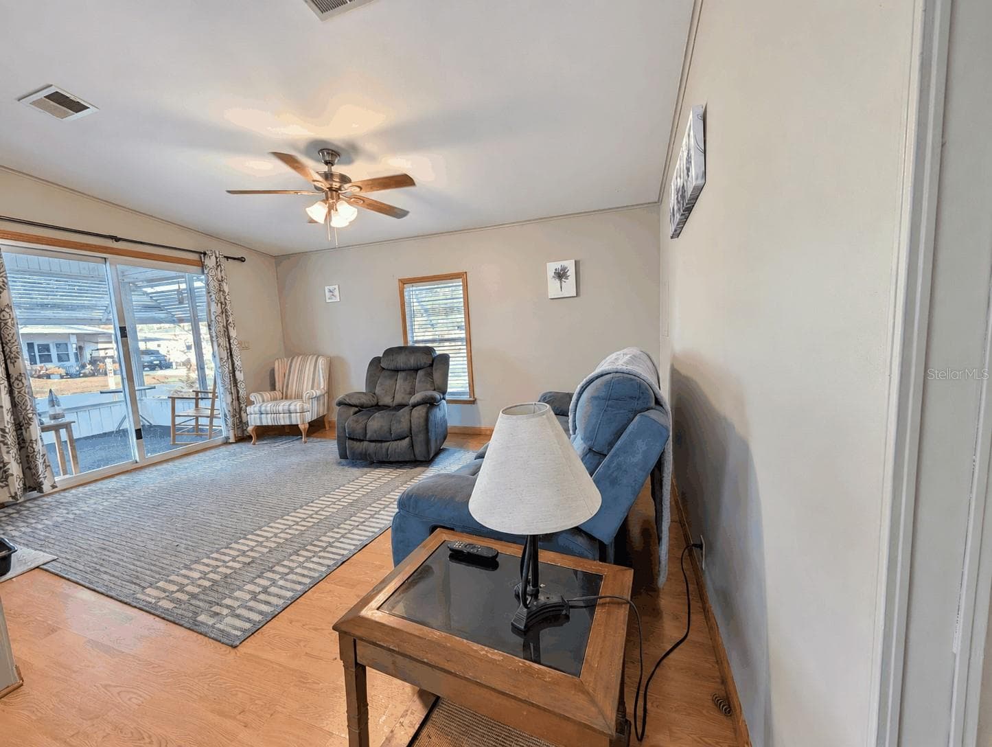 Living Room facing front screened porch - 6066 SE SOUTHERN OAKS DR, WINTER HAVEN