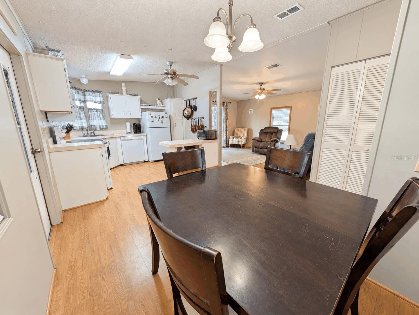 Dining Room facing kitchen - 6066 SE SOUTHERN OAKS DR, WINTER HAVEN