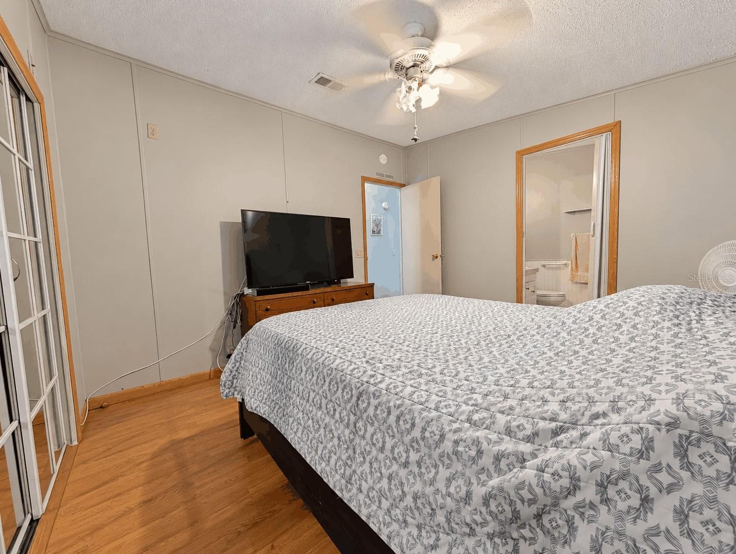 Primary Bedroom - 6066 SE SOUTHERN OAKS DR, WINTER HAVEN