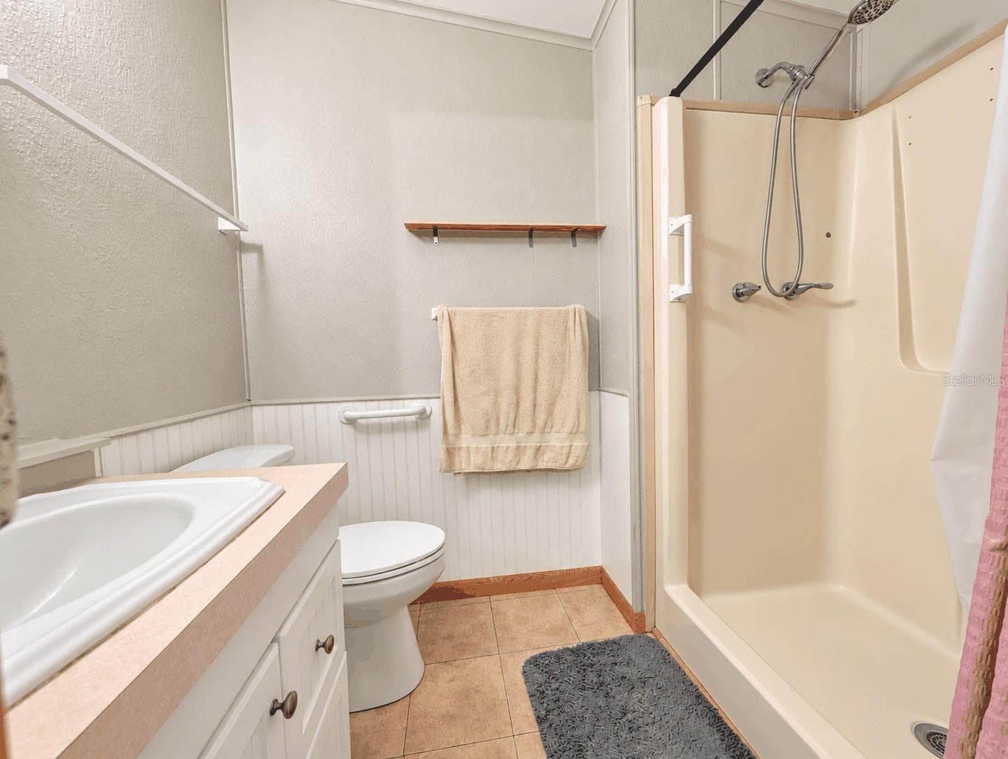 En-suite Bathroom - 6066 SE SOUTHERN OAKS DR, WINTER HAVEN