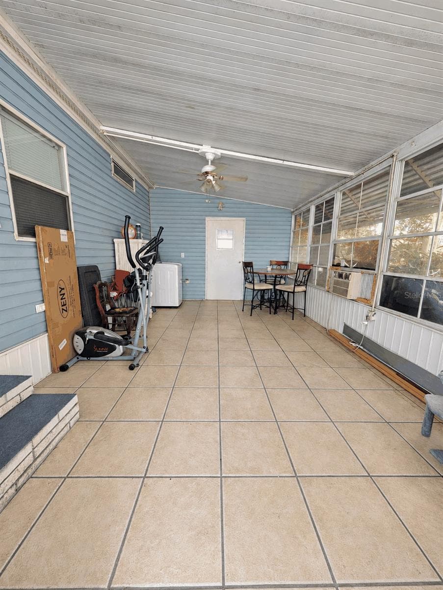 Side screened porch - 6066 SE SOUTHERN OAKS DR, WINTER HAVEN