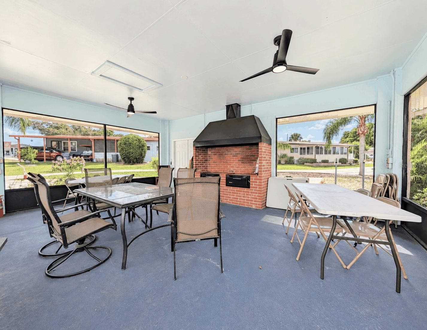 Community Screened Room with Fireplace - 6066 SE SOUTHERN OAKS DR, WINTER HAVEN