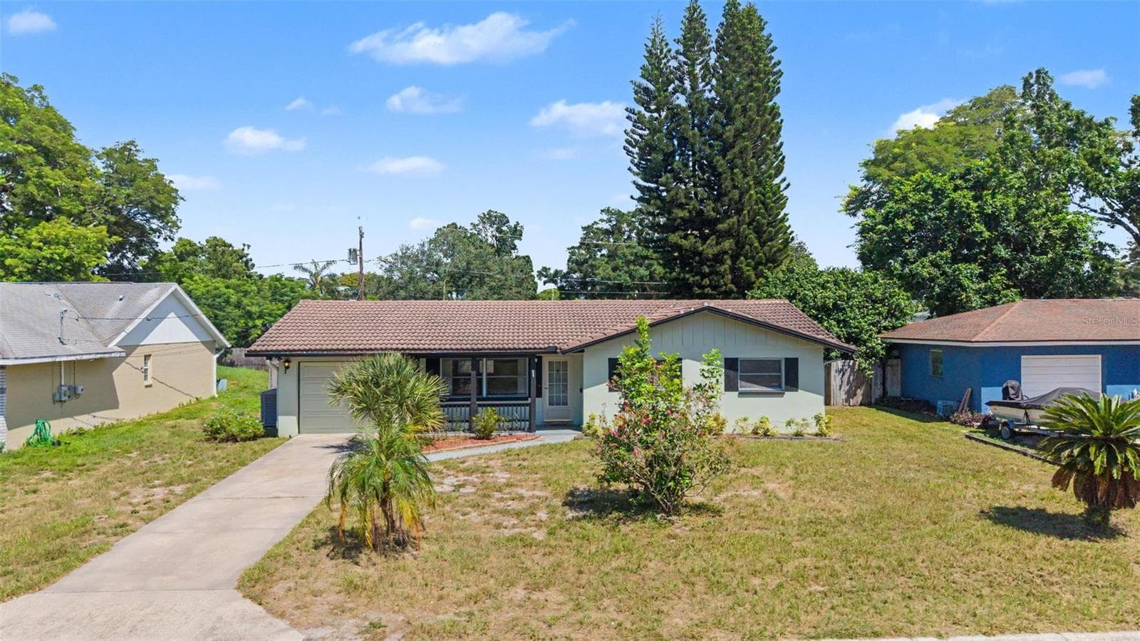 Single Family Residence at 1073 KENWOOD DR, DUNEDIN, photo 2 of 33