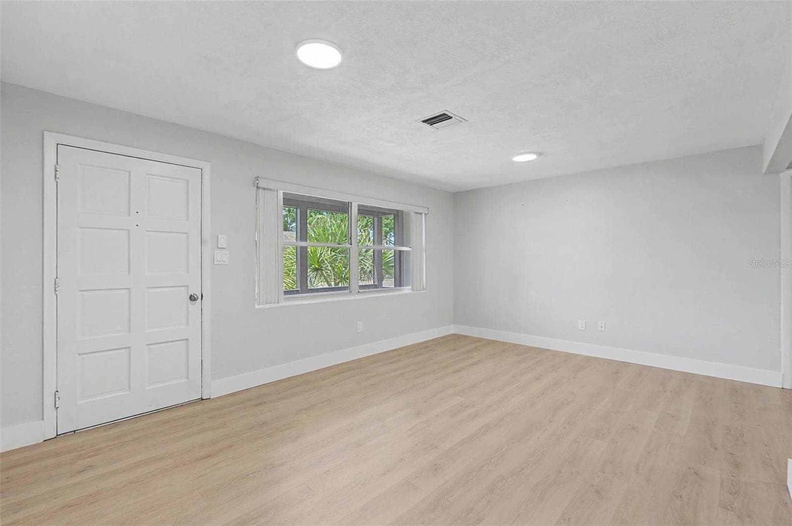 Single Family Residence at 1073 KENWOOD DR, DUNEDIN, photo 6 of 33