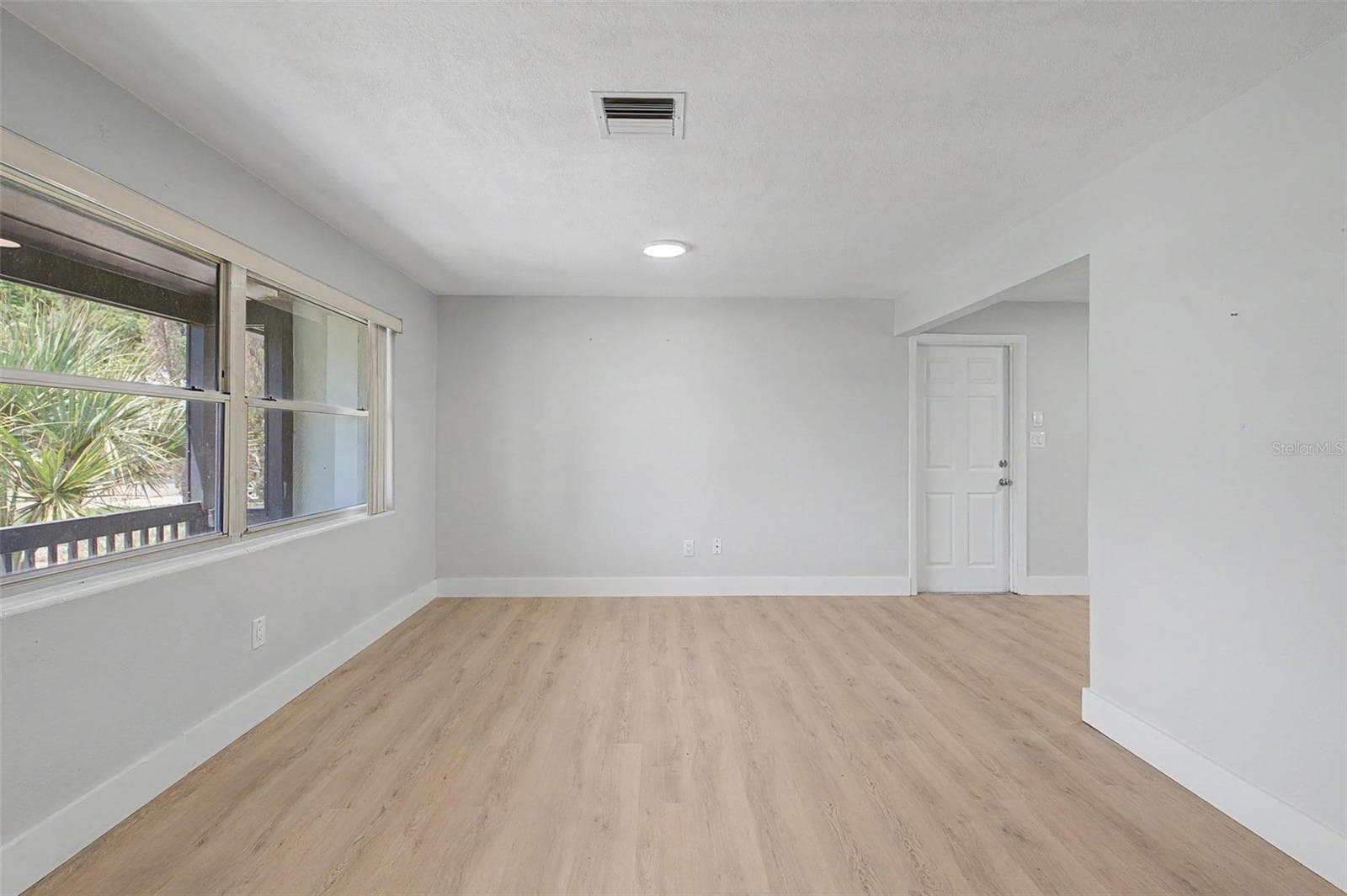 Single Family Residence at 1073 KENWOOD DR, DUNEDIN, photo 7 of 33