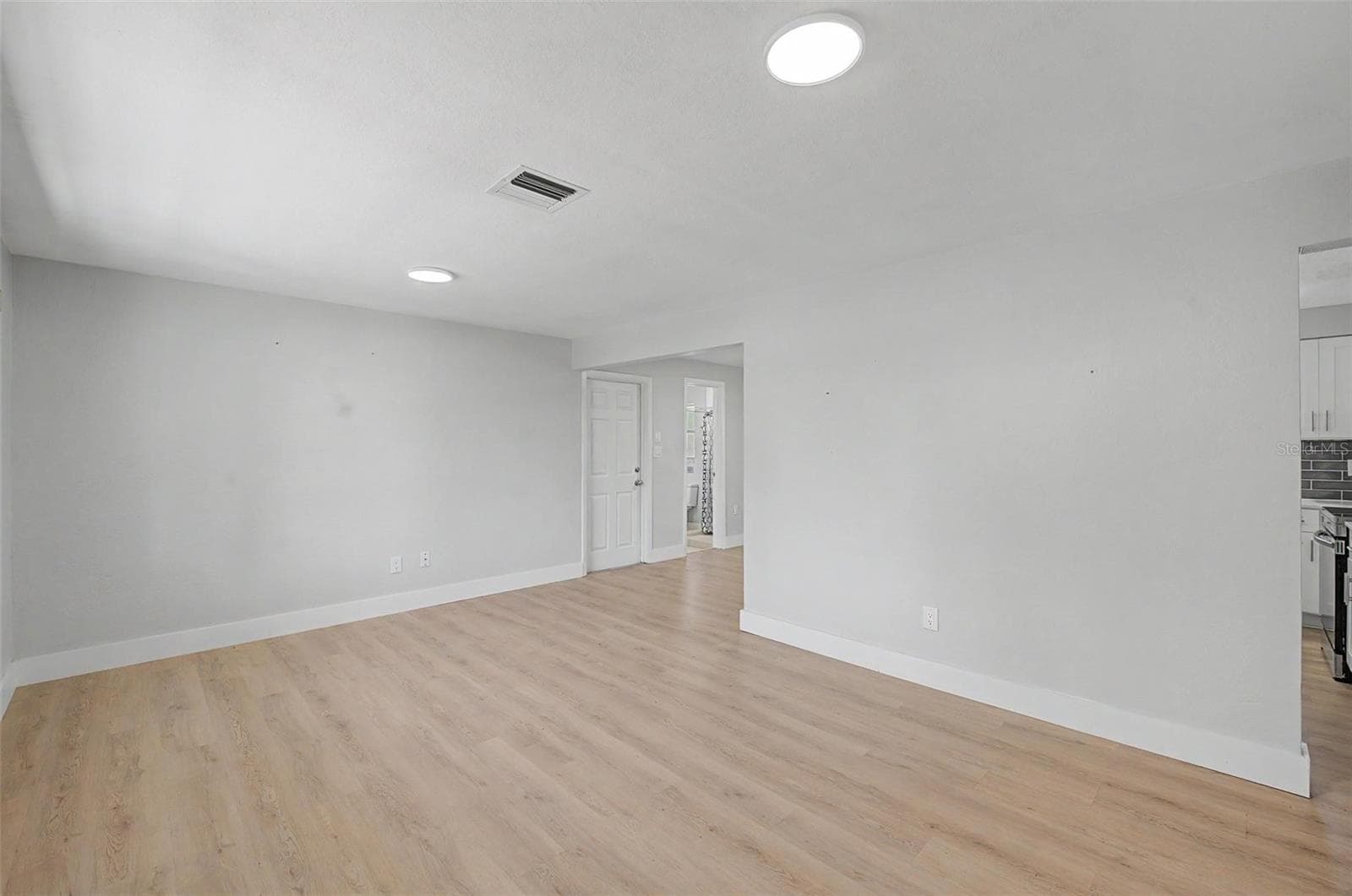 Single Family Residence at 1073 KENWOOD DR, DUNEDIN, photo 8 of 33