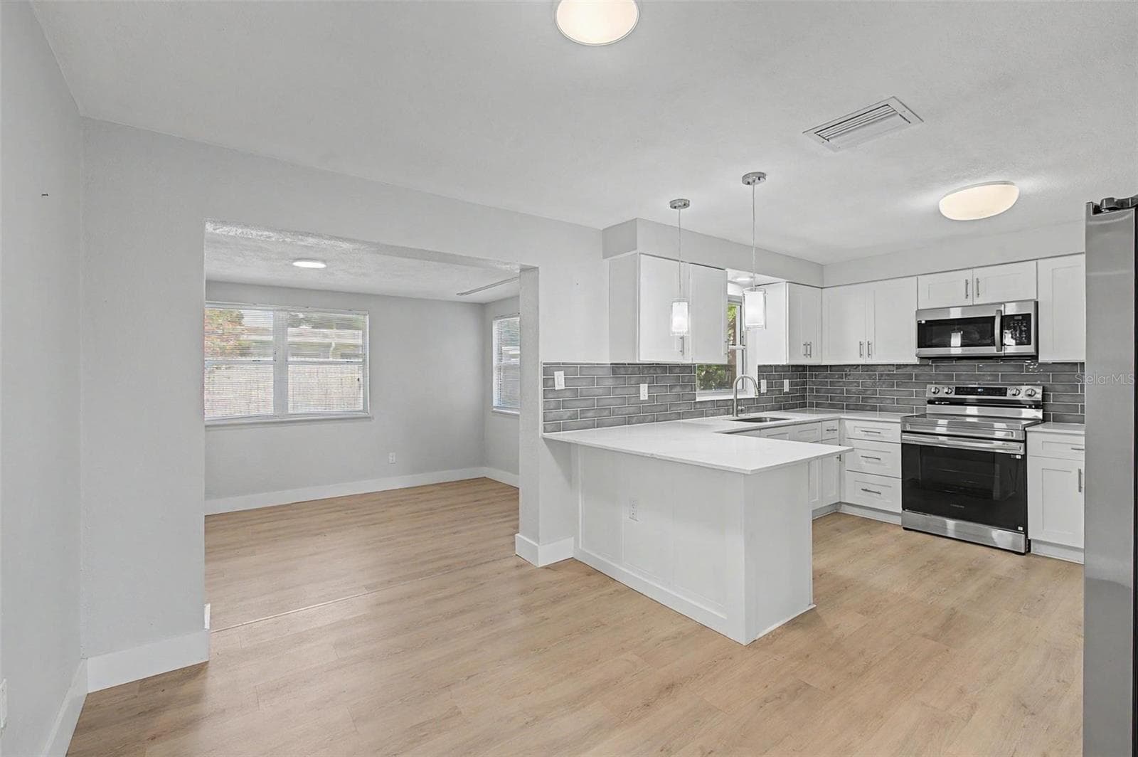 Single Family Residence at 1073 KENWOOD DR, DUNEDIN, photo 10 of 33