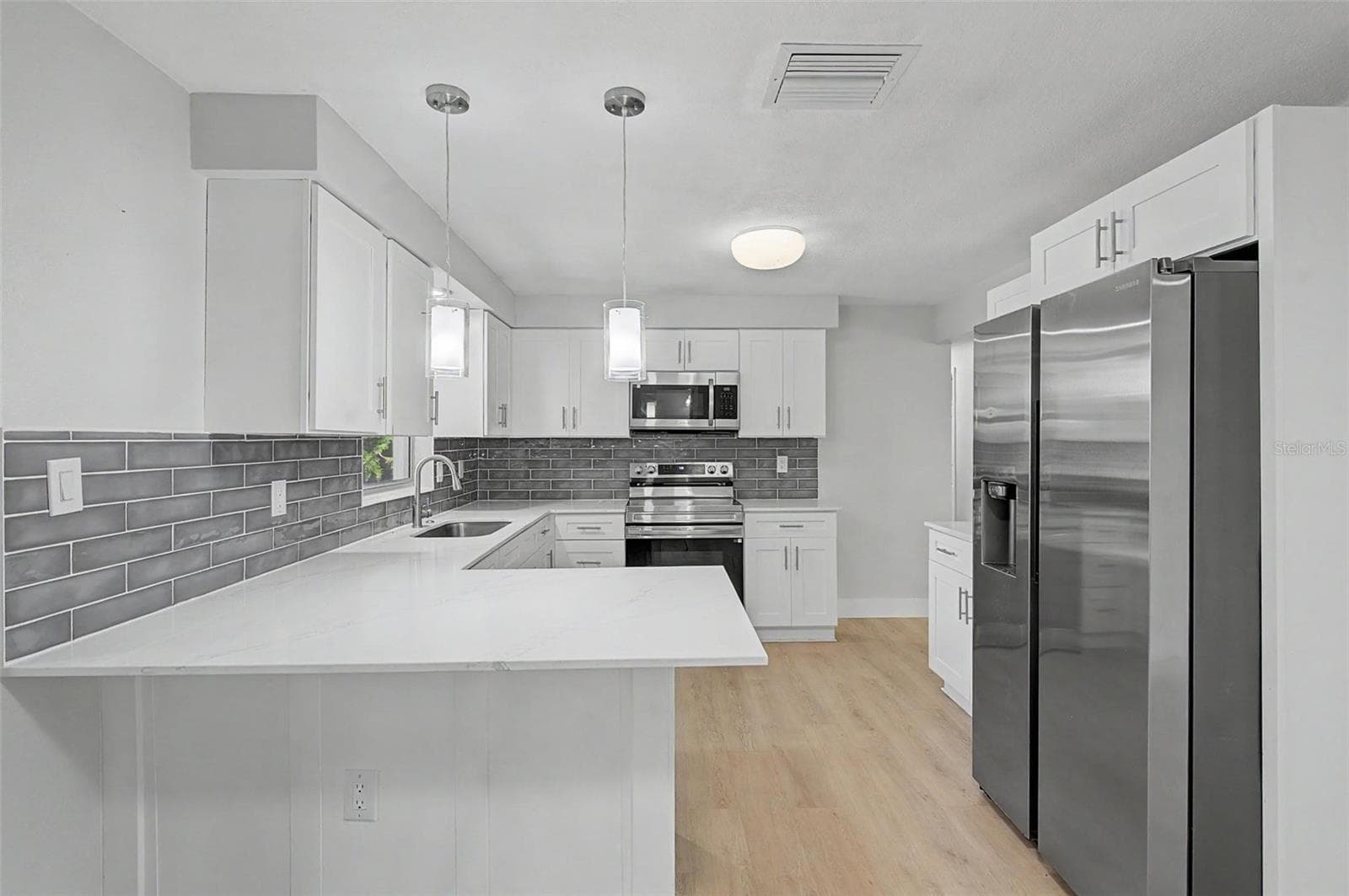 Single Family Residence at 1073 KENWOOD DR, DUNEDIN, photo 12 of 33
