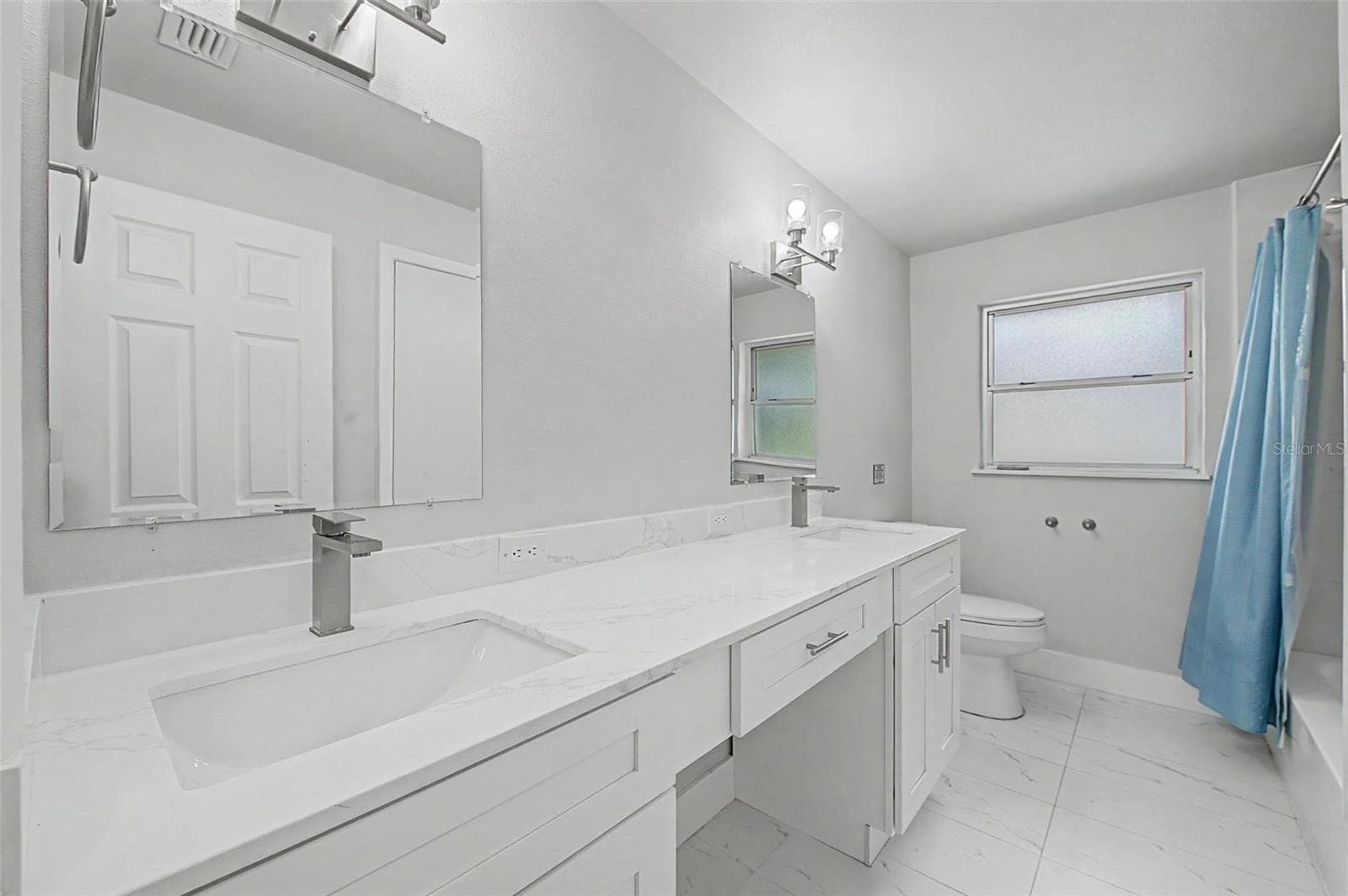 Bathroom 1 - 1073 KENWOOD DR, DUNEDIN