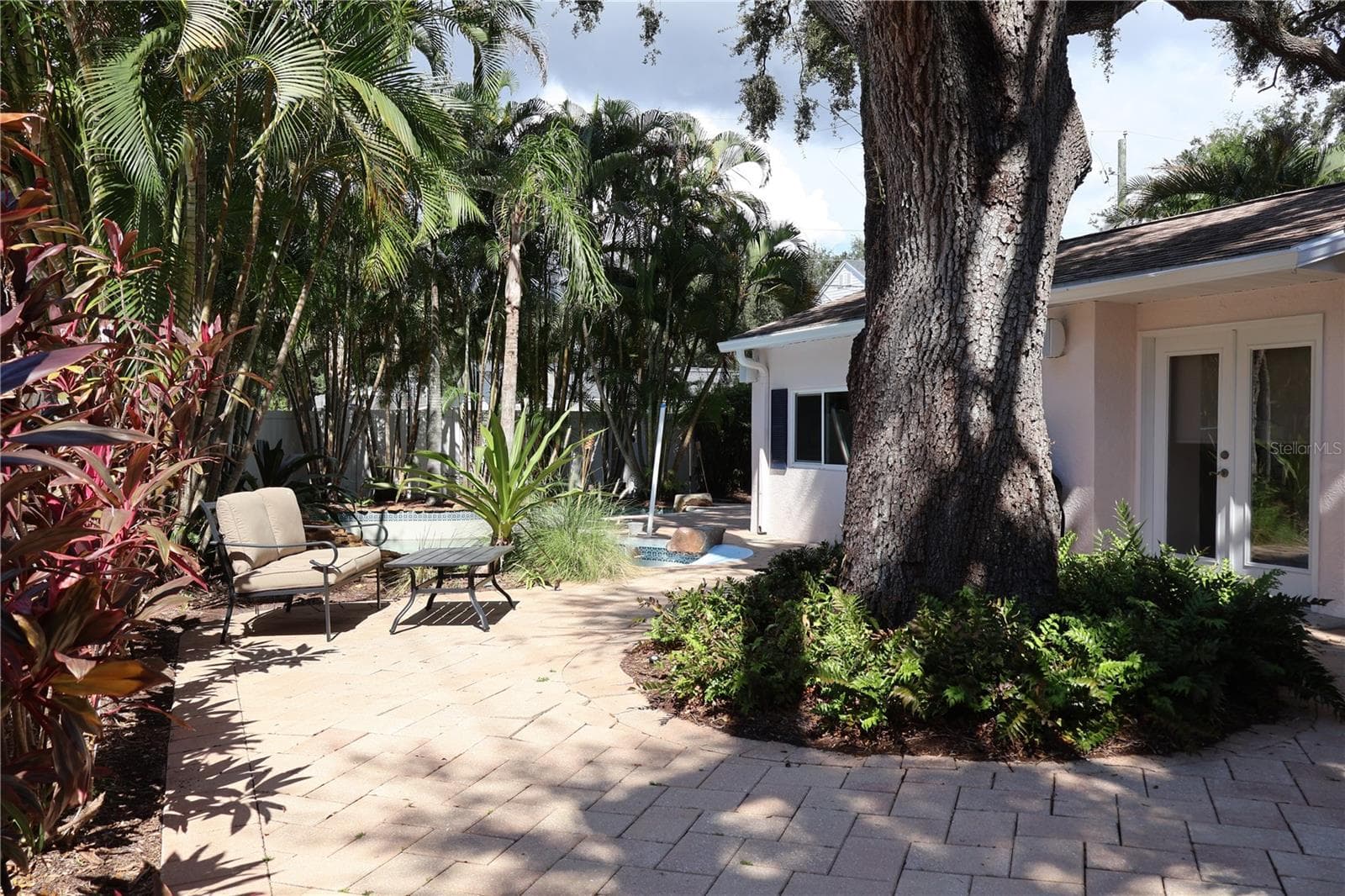 Single Family Residence at 2633 W SUNSET DR, TAMPA, photo 9 of 68