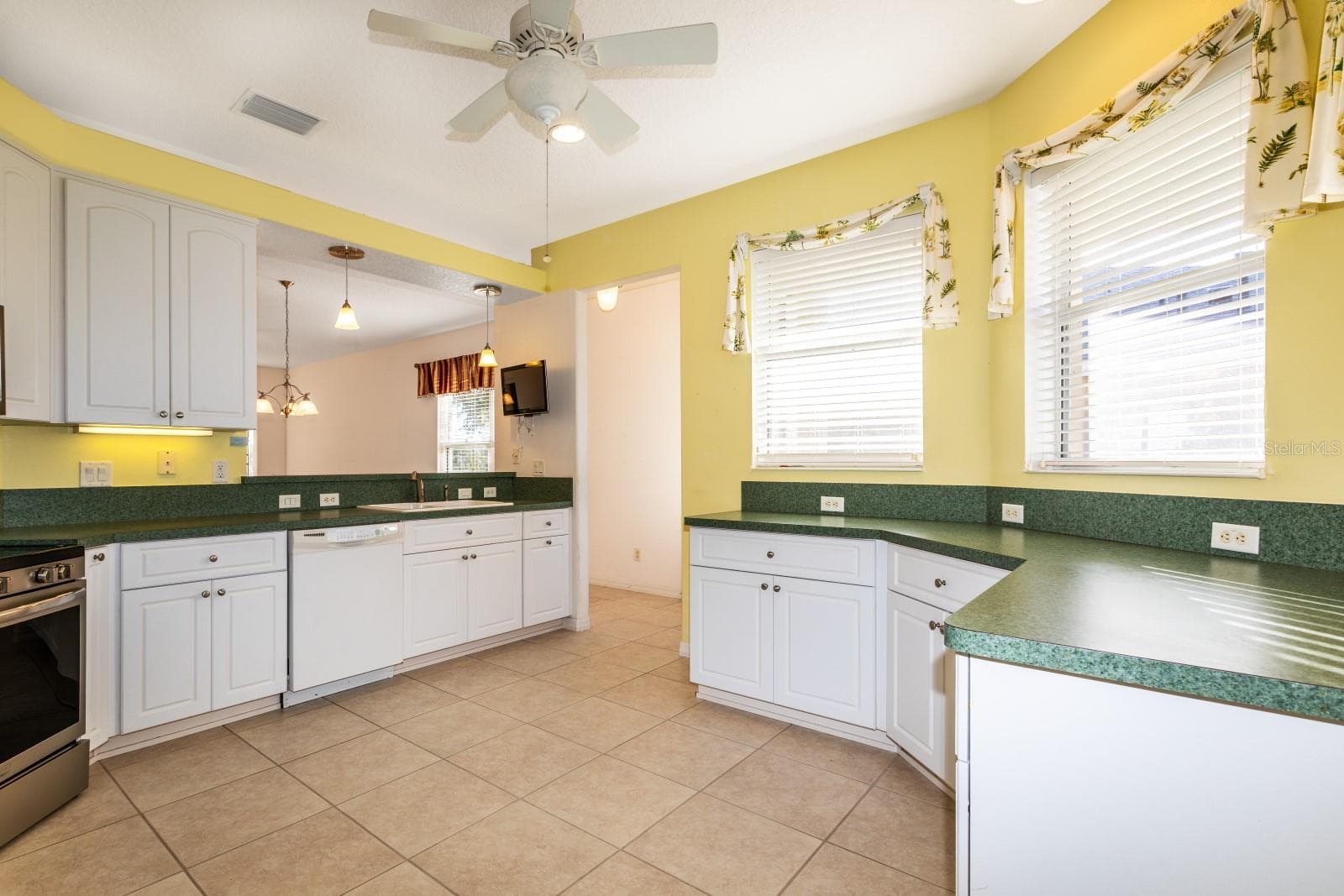 Single Family Residence at 5703 ILLUMINATION LN, LEESBURG, photo 5 of 45