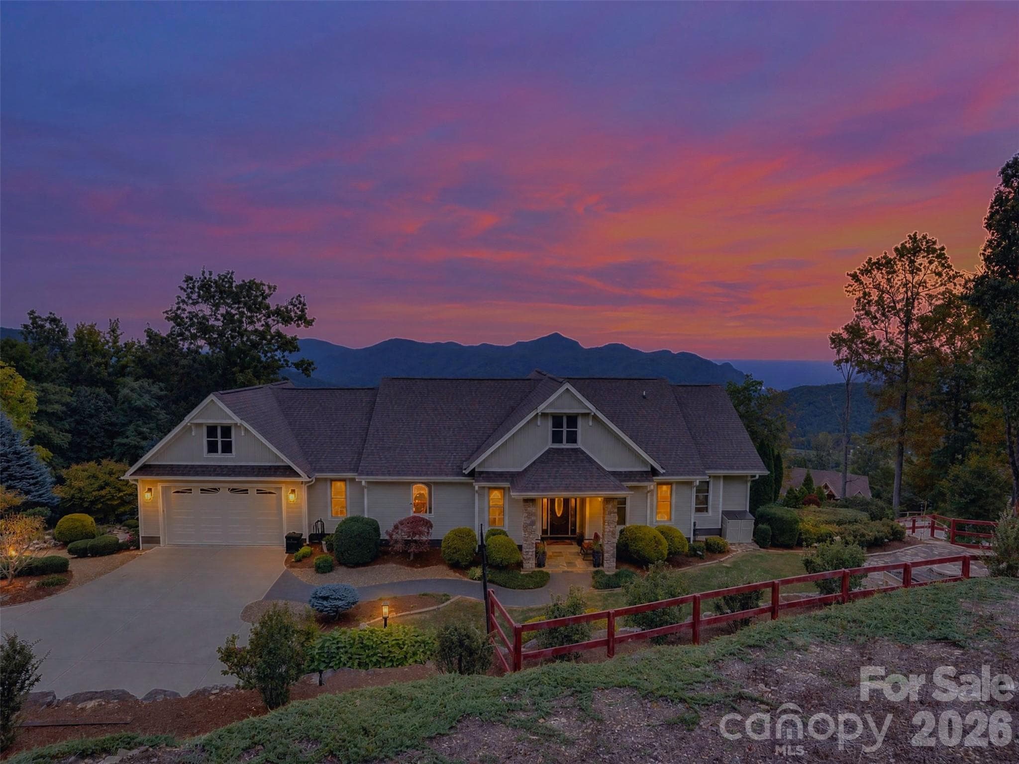 Single Family Residence at 57 Mountainaire Court, Hendersonville, photo 2 of 48