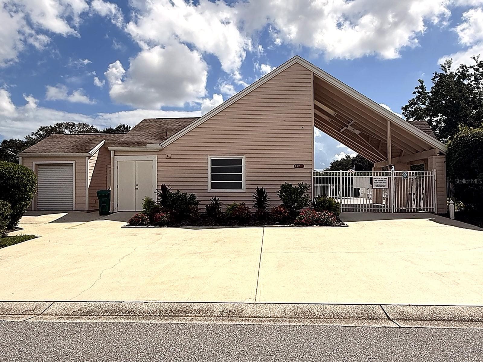 Community Pool - 919 RIDGE LAKE DR, MELBOURNE