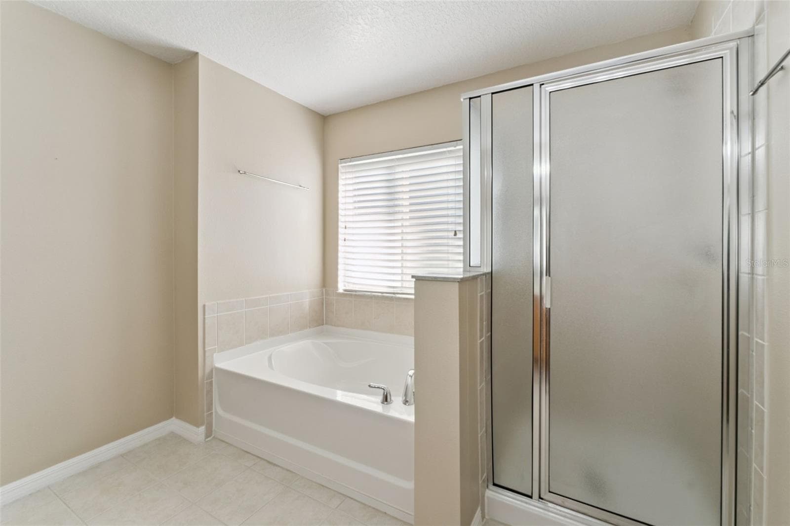 En suite bath - 2225 REEFVIEW LOOP, APOPKA
