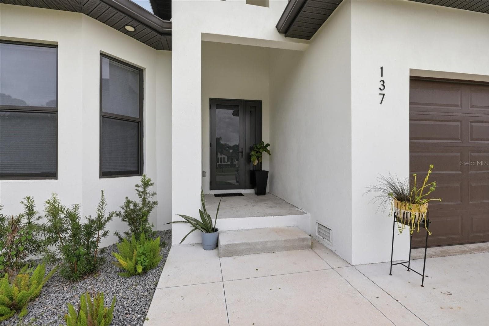 Single Family Residence at 137 DAVID BLVD, ROTONDA WEST, photo 4 of 37