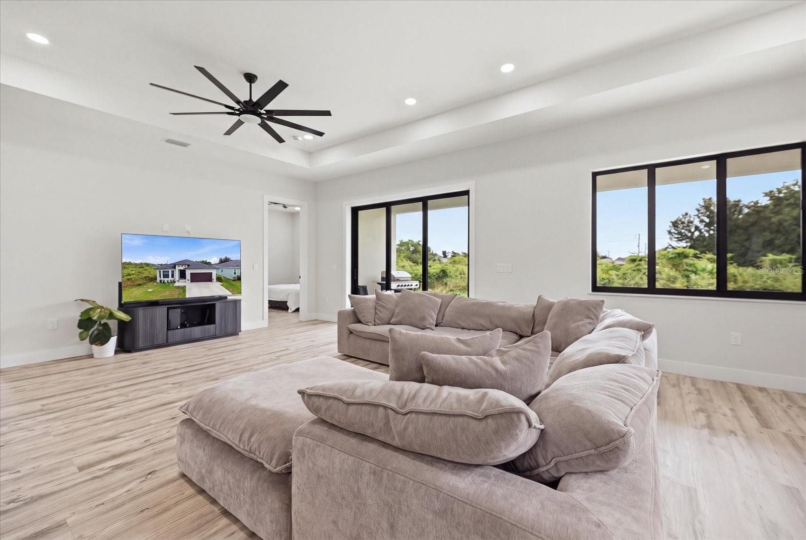 Single Family Residence at 137 DAVID BLVD, ROTONDA WEST, photo 10 of 37