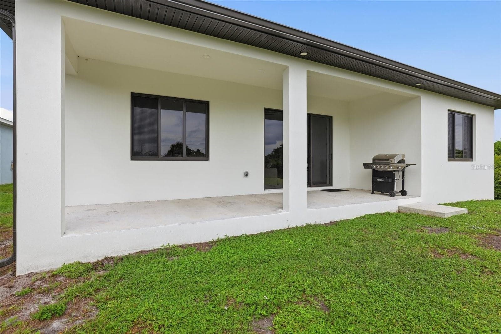 Single Family Residence at 137 DAVID BLVD, ROTONDA WEST, photo 27 of 37