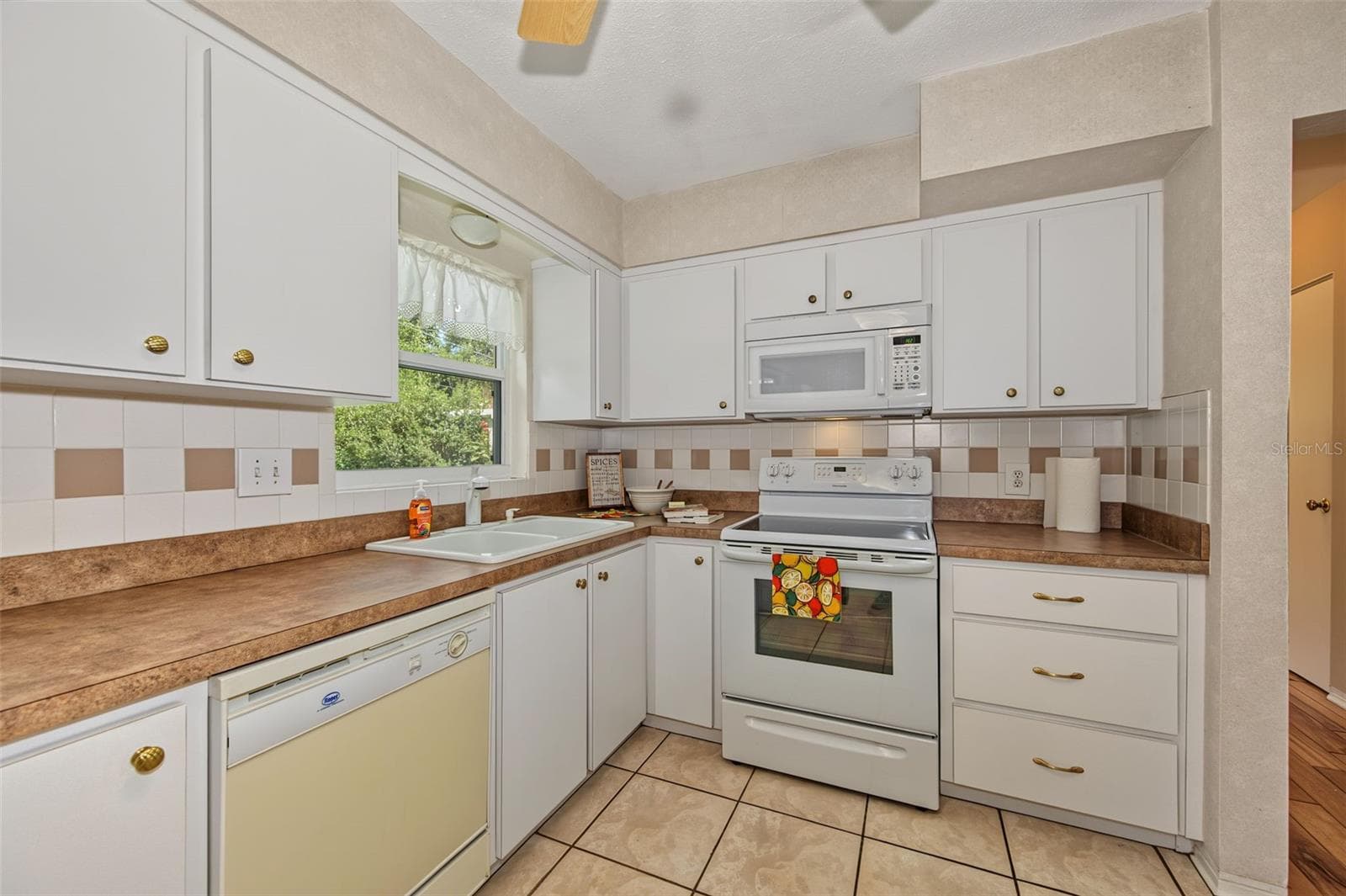 Kitchen - 5215 26TH AVE N, ST PETERSBURG