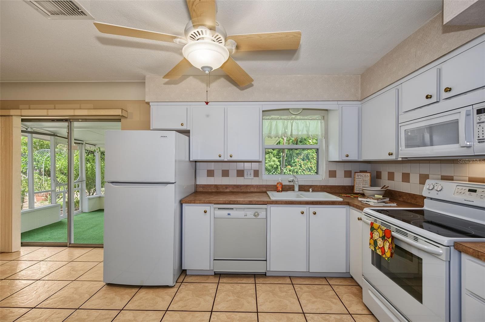 Kitchen - 5215 26TH AVE N, ST PETERSBURG