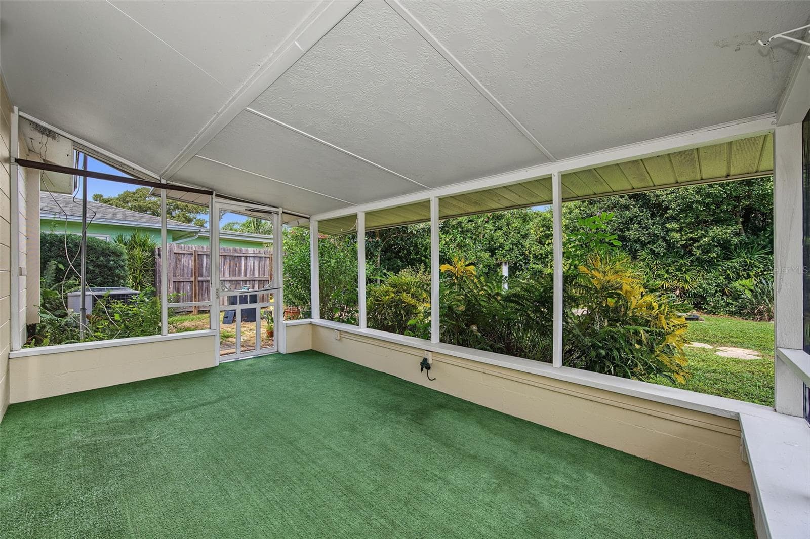 Screened Lanai - 5215 26TH AVE N, ST PETERSBURG