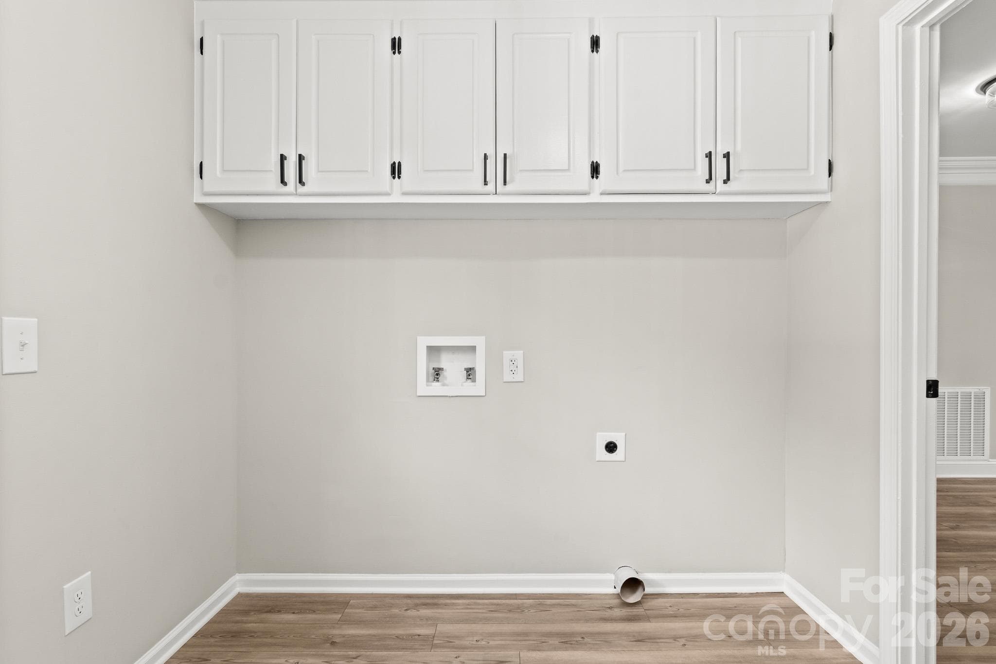 Single Family Residence at 309 Catawba Circle N, Matthews, photo 13 of 48
