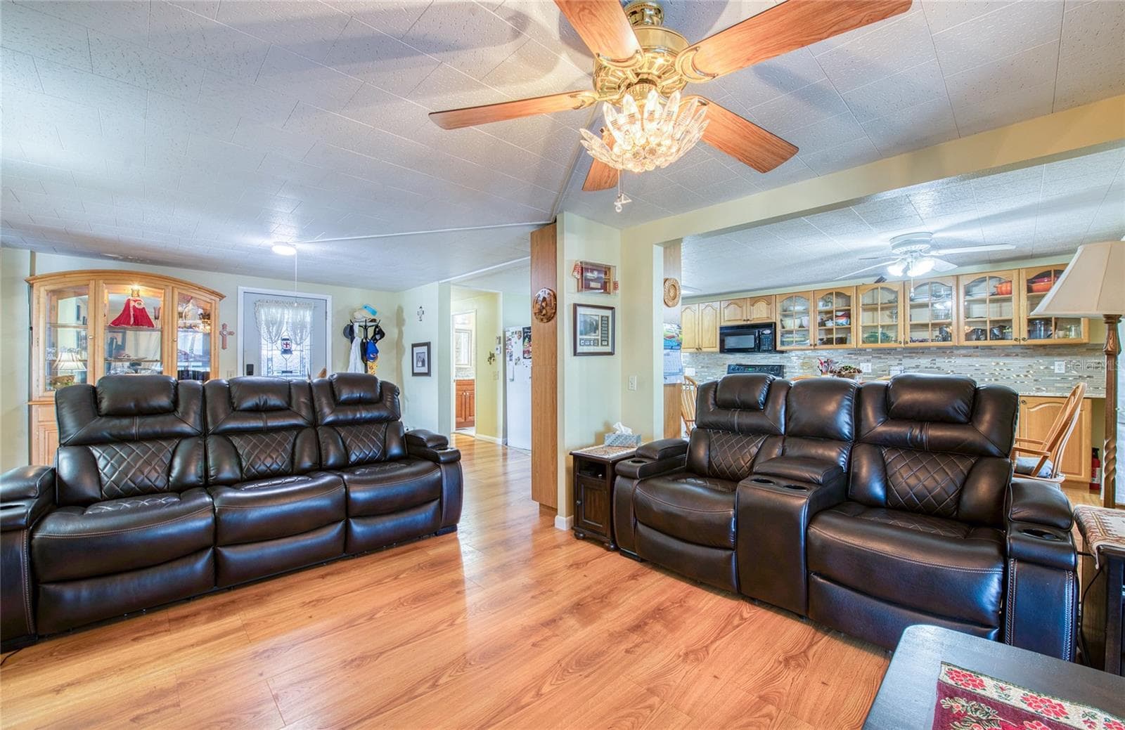 Mobile Home at 18675 US HIGHWAY 19 N #303, CLEARWATER, photo 12 of 42