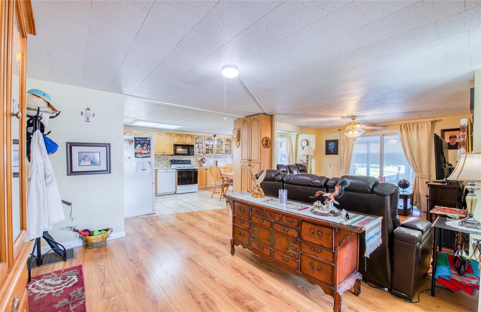 Mobile Home at 18675 US HIGHWAY 19 N #303, CLEARWATER, photo 16 of 42