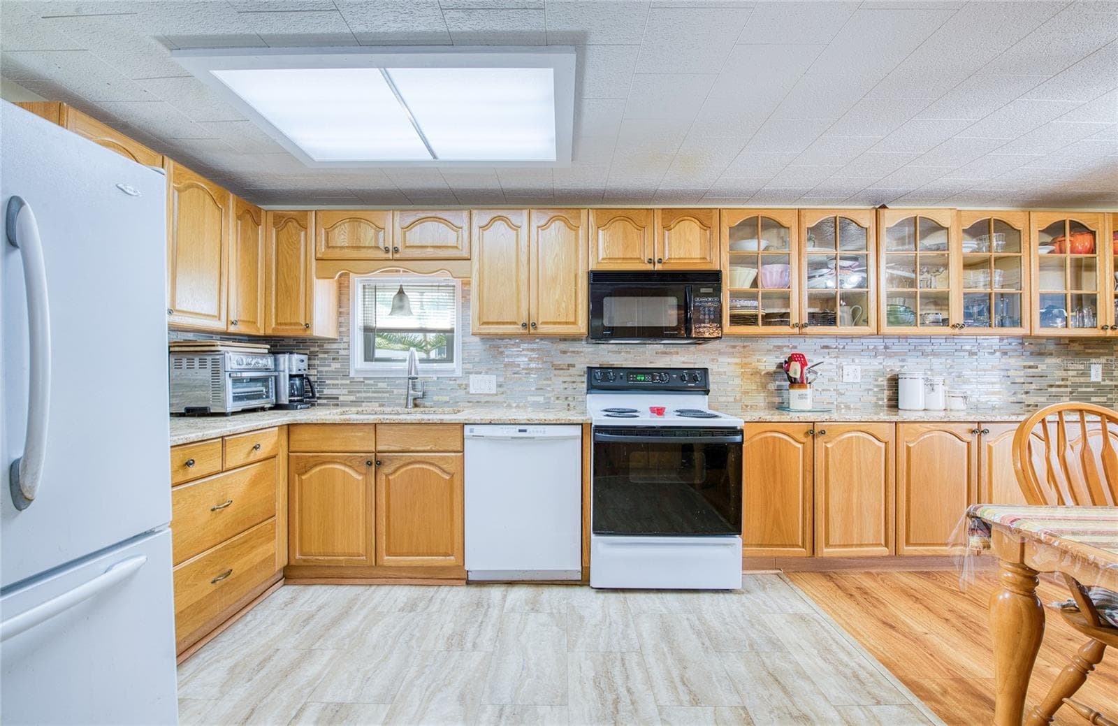 Mobile Home at 18675 US HIGHWAY 19 N #303, CLEARWATER, photo 18 of 42