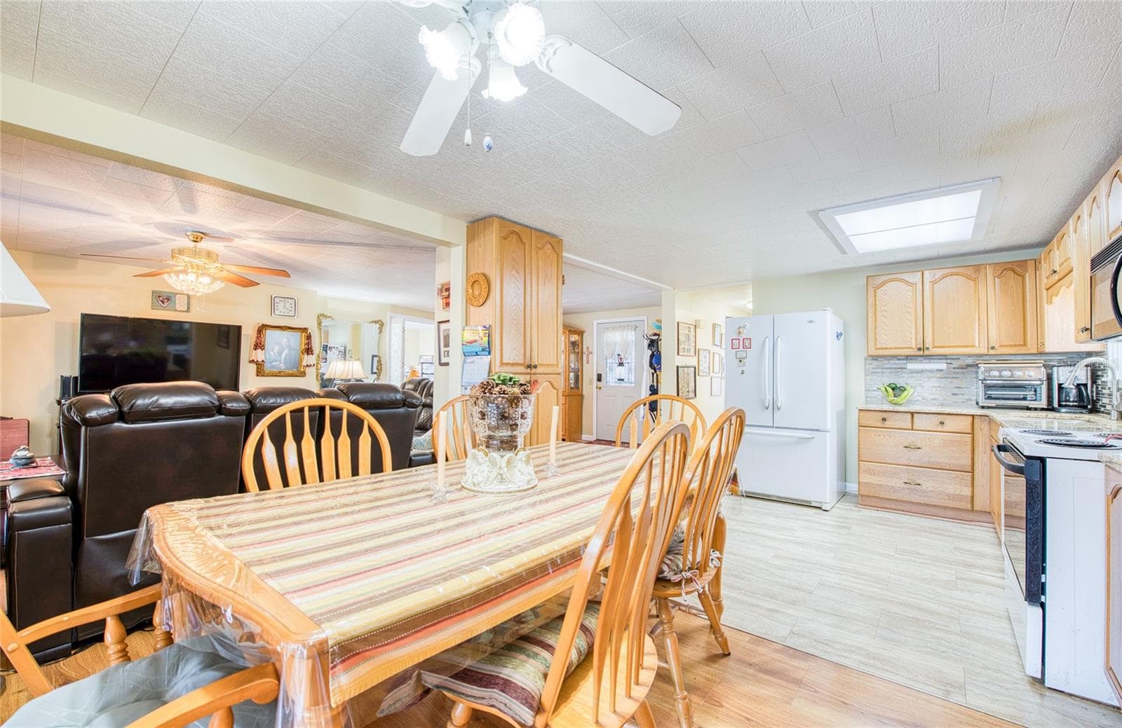 Mobile Home at 18675 US HIGHWAY 19 N #303, CLEARWATER, photo 20 of 42