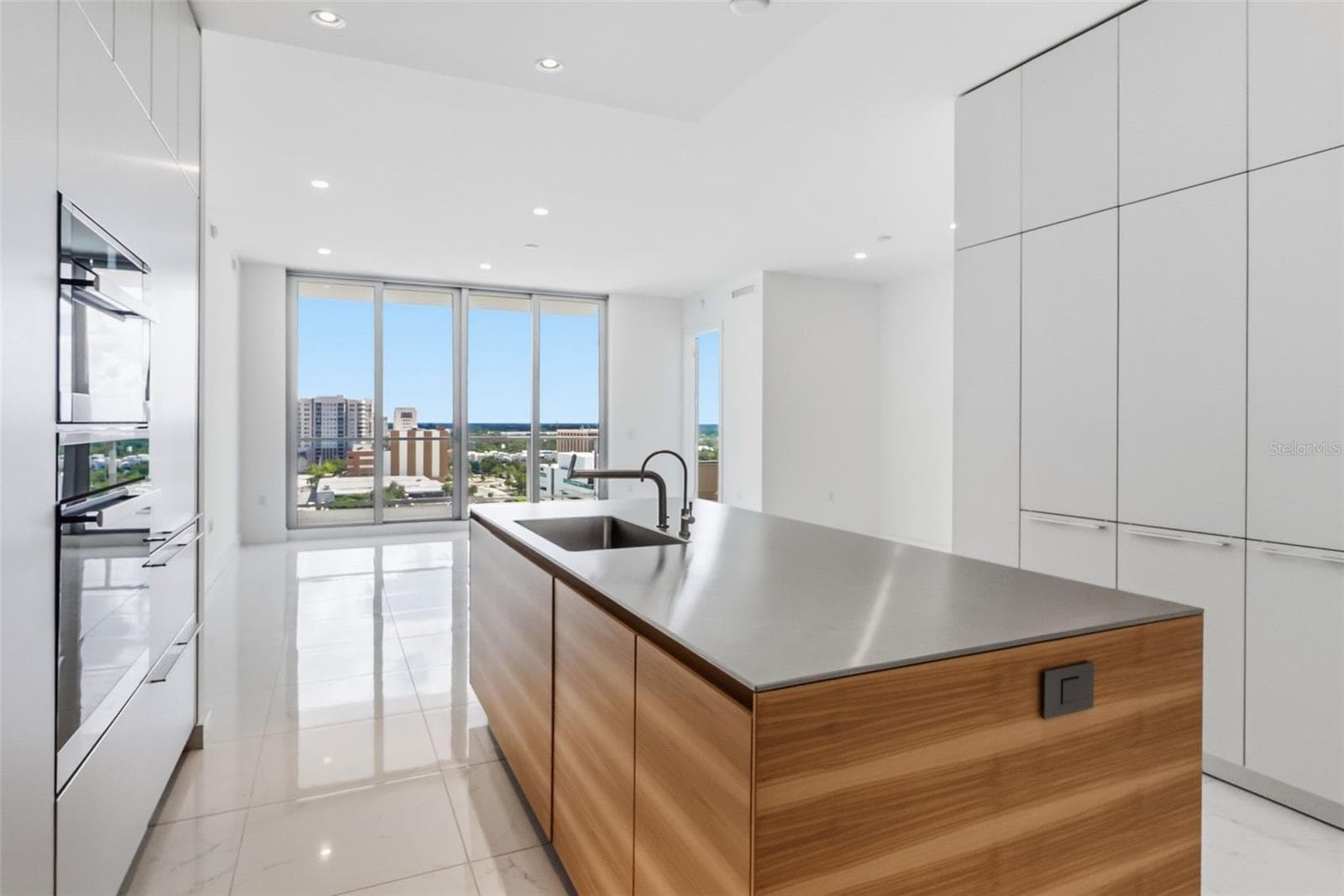 Condominium at 111 S PINEAPPLE AVE #1103, SARASOTA, photo 5 of 46