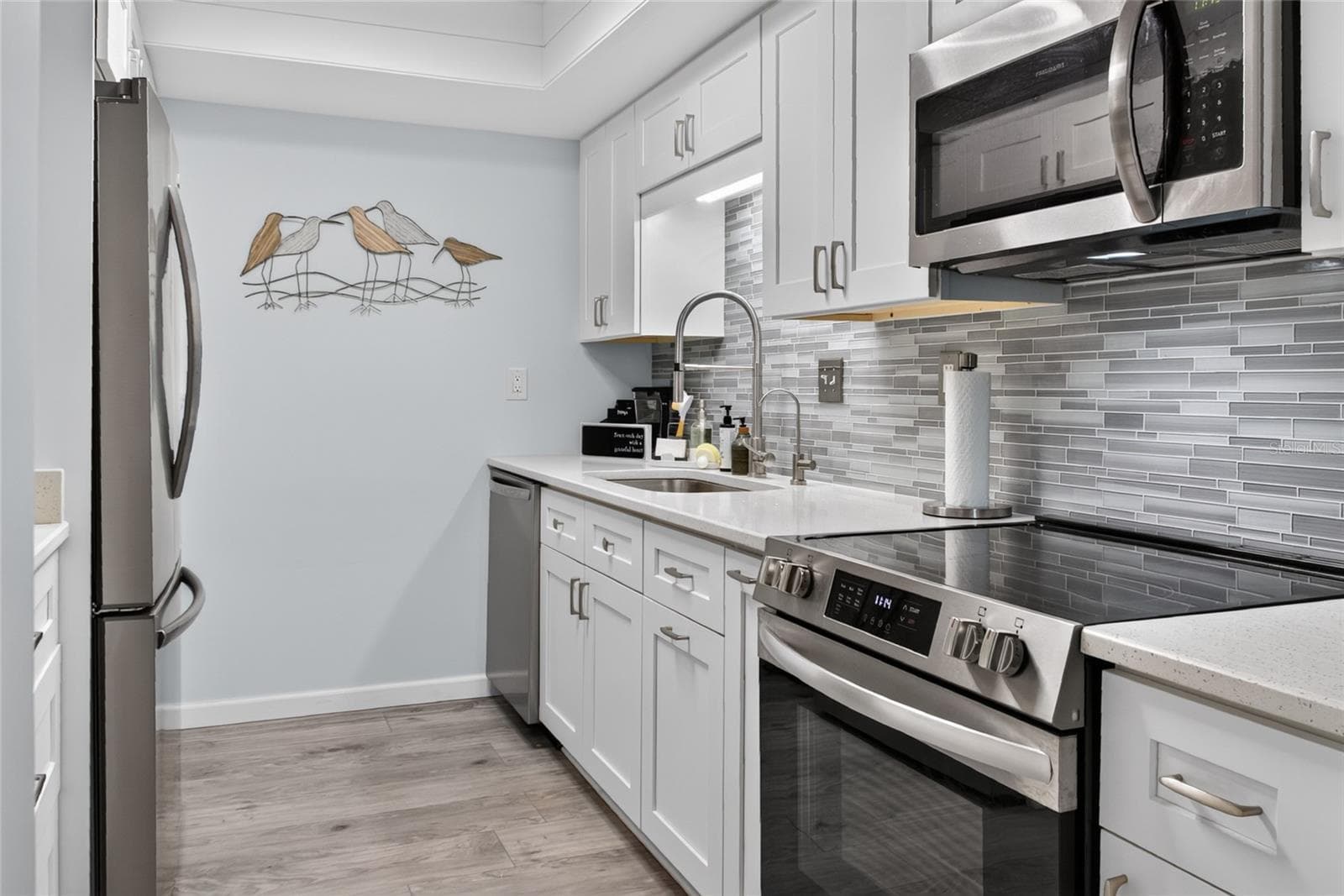updated kitchen! - 612 BIRD BAY DR S #108, VENICE
