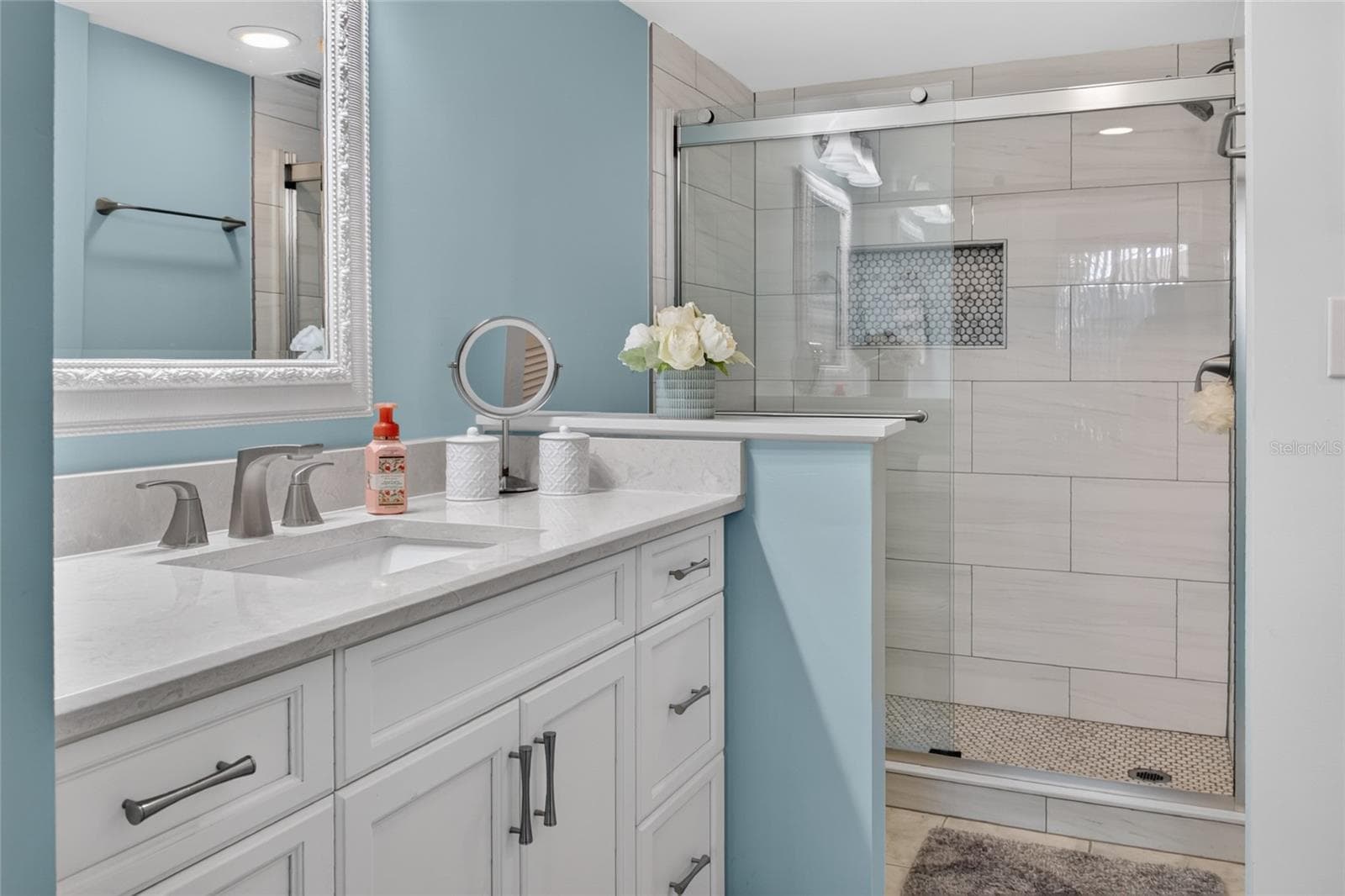 Primary en-suite bathroom - 612 BIRD BAY DR S #108, VENICE
