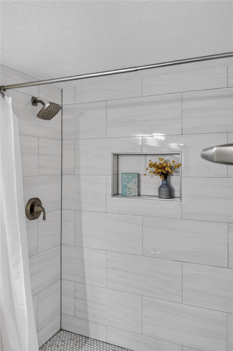 2nd bathroom shower - 612 BIRD BAY DR S #108, VENICE