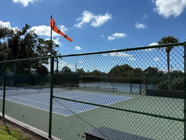 Tennis Courts - 612 BIRD BAY DR S #108, VENICE