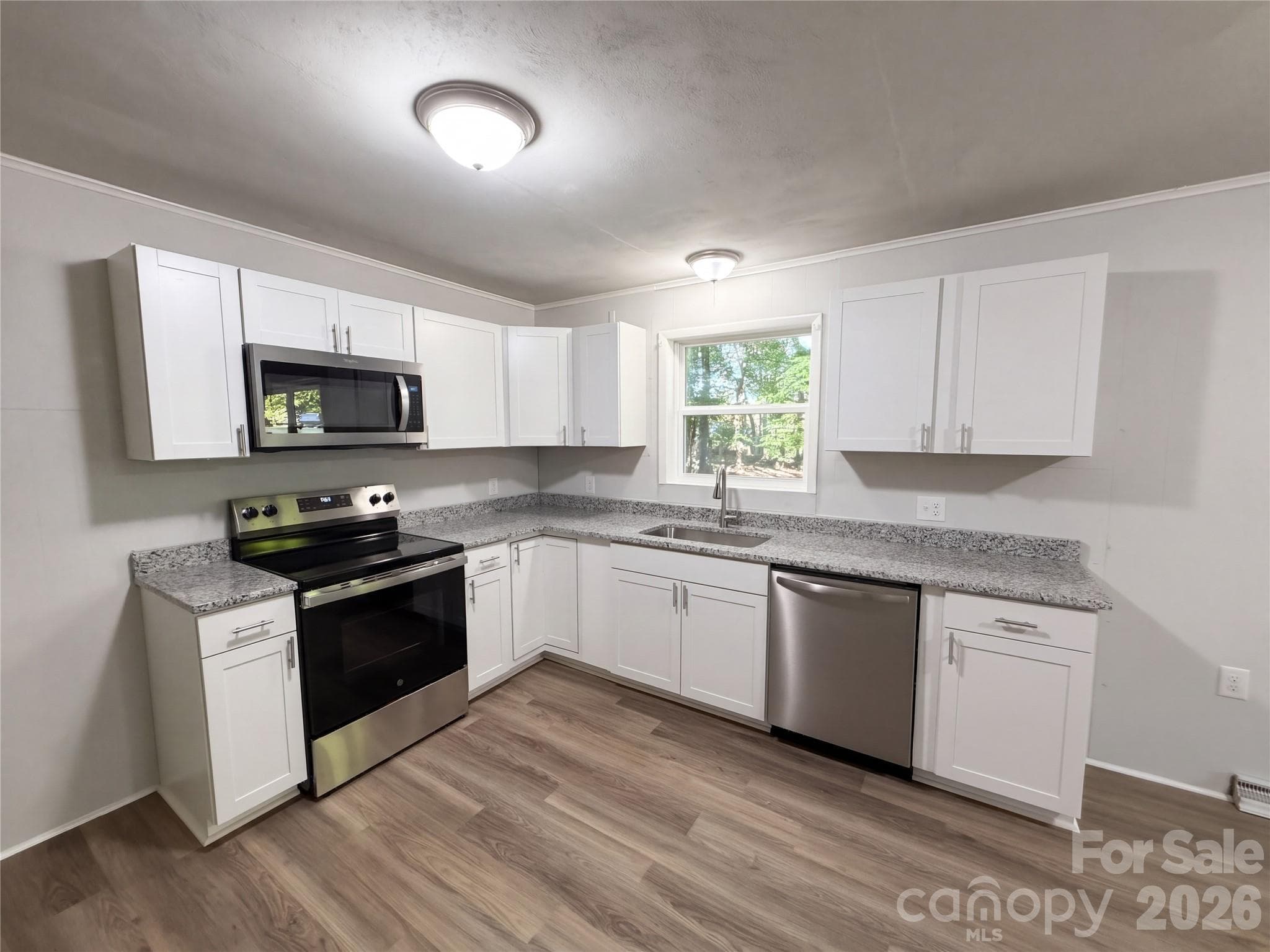 Single Family Residence at 1632 Carolina Circle, Gastonia, photo 5 of 25