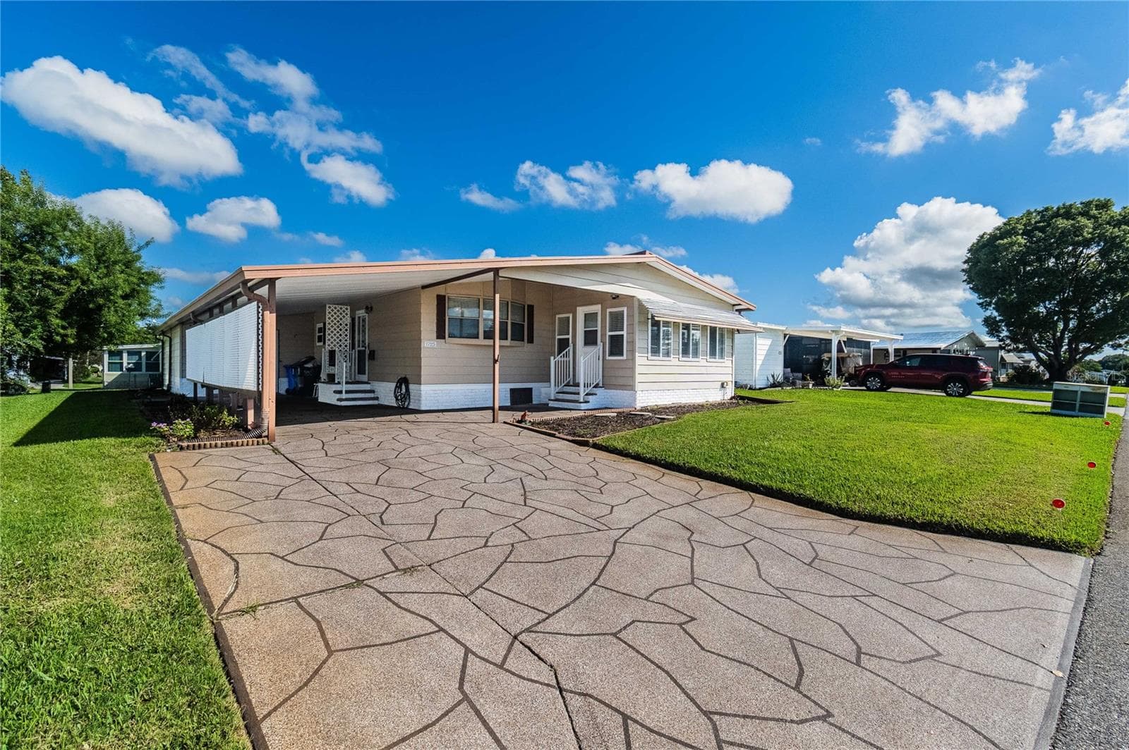 Manufactured Home at 1725 QUAIL HILL DR, LAKELAND, photo 3 of 26