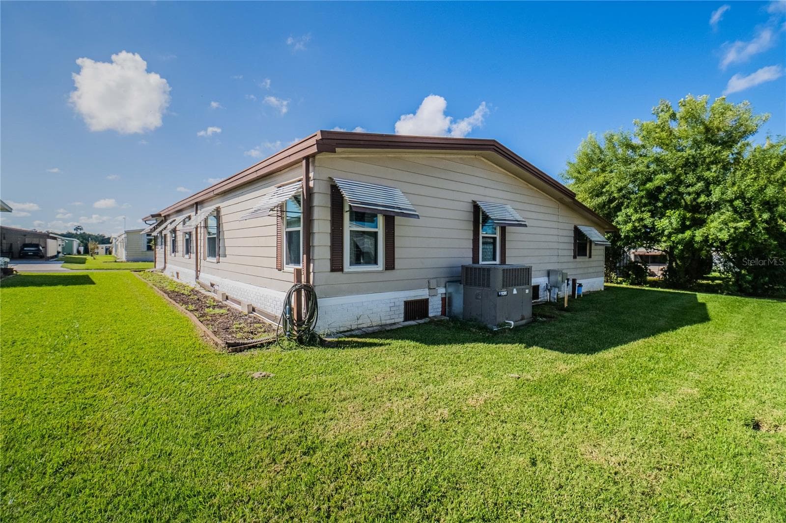 Manufactured Home at 1725 QUAIL HILL DR, LAKELAND, photo 24 of 26