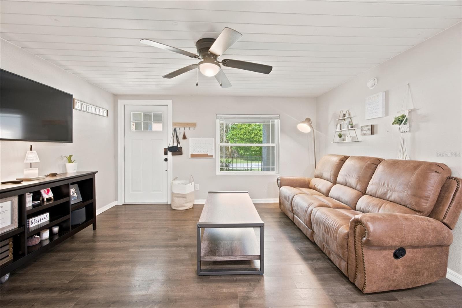 Single Family Residence at 315 SE 5TH TER, WILLISTON, photo 6 of 34