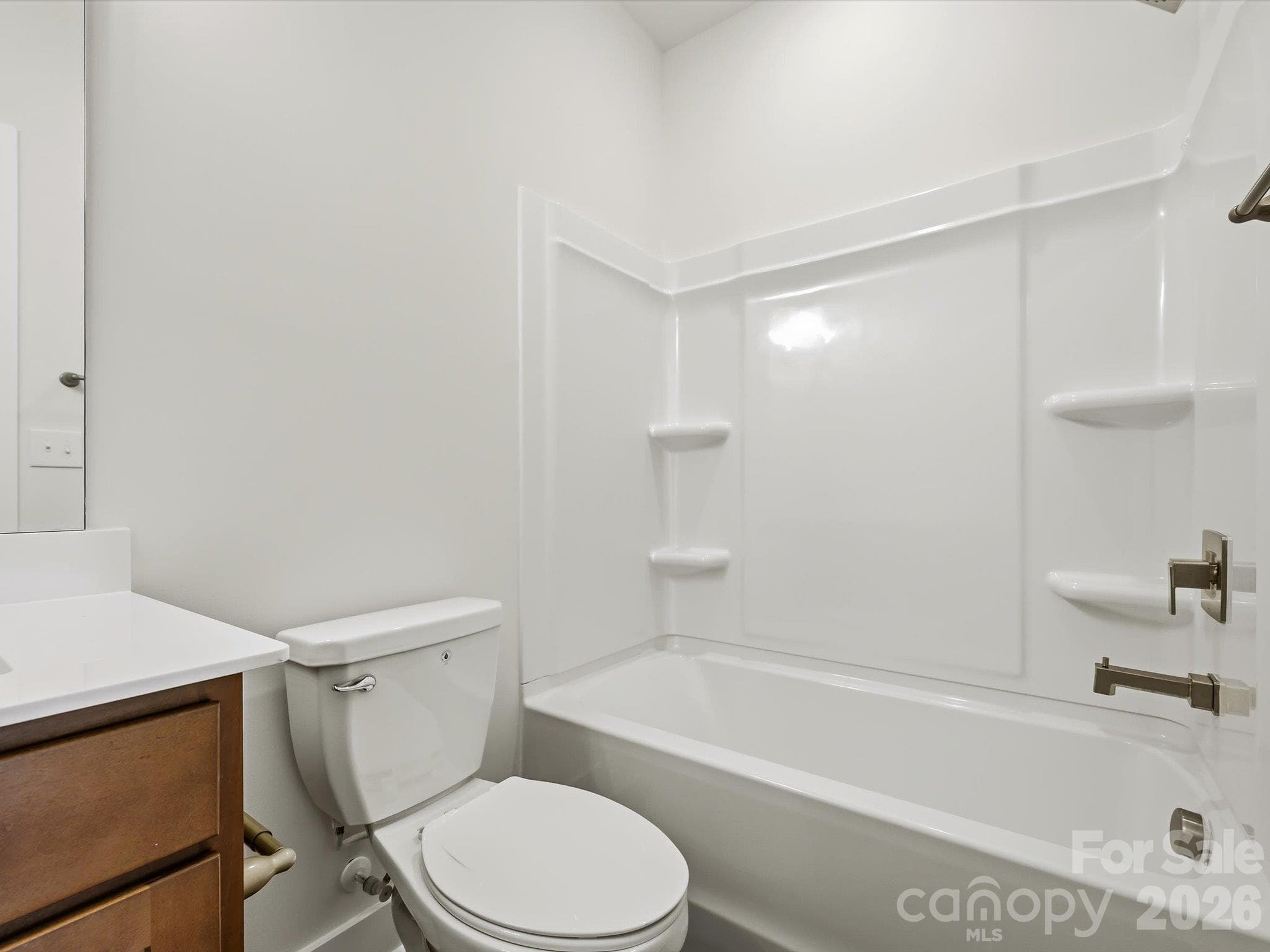 Upstairs Hall Bath - 558 Cape Cod Way, Rock Hill