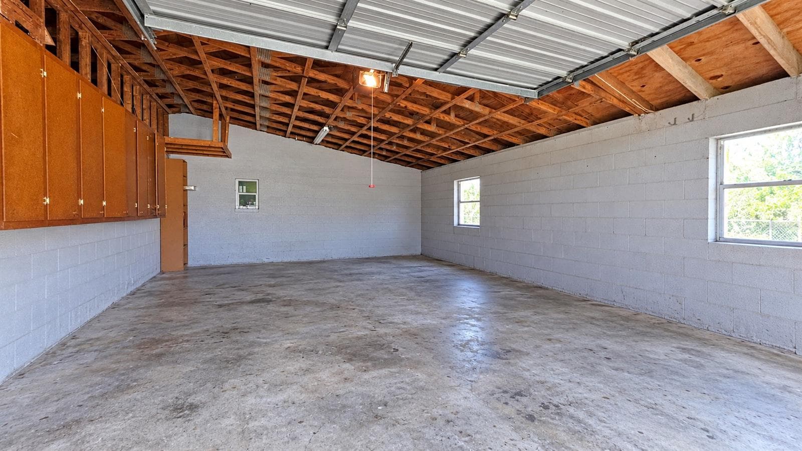 OVERSIZED GARAGE-A - 5636 BEECH ST, ZEPHYRHILLS