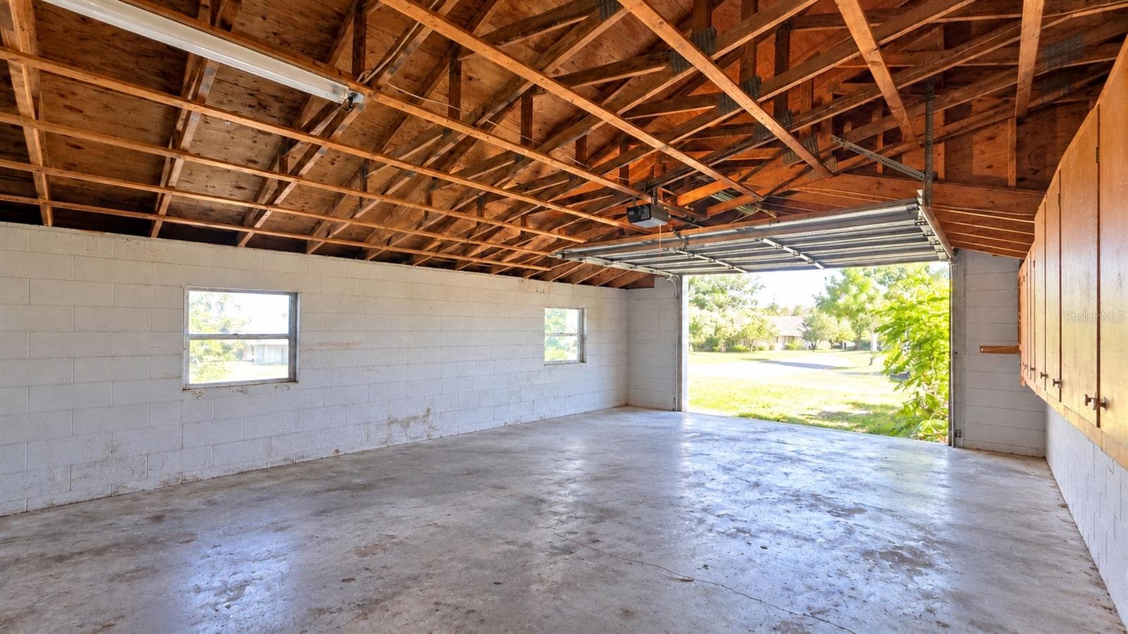OVERSIZED GARAGE-B - 5636 BEECH ST, ZEPHYRHILLS