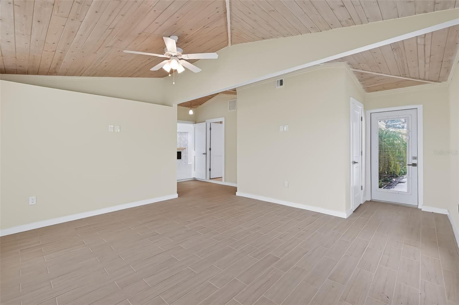 Single Family Residence at 2123 BAYOU DR, HOLIDAY, photo 21 of 52