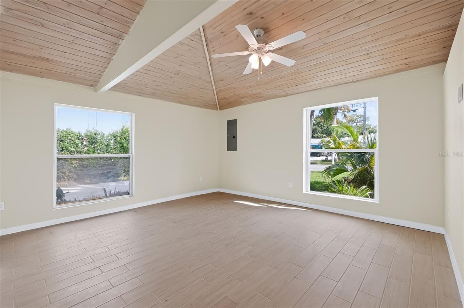 Single Family Residence at 2123 BAYOU DR, HOLIDAY, photo 22 of 52