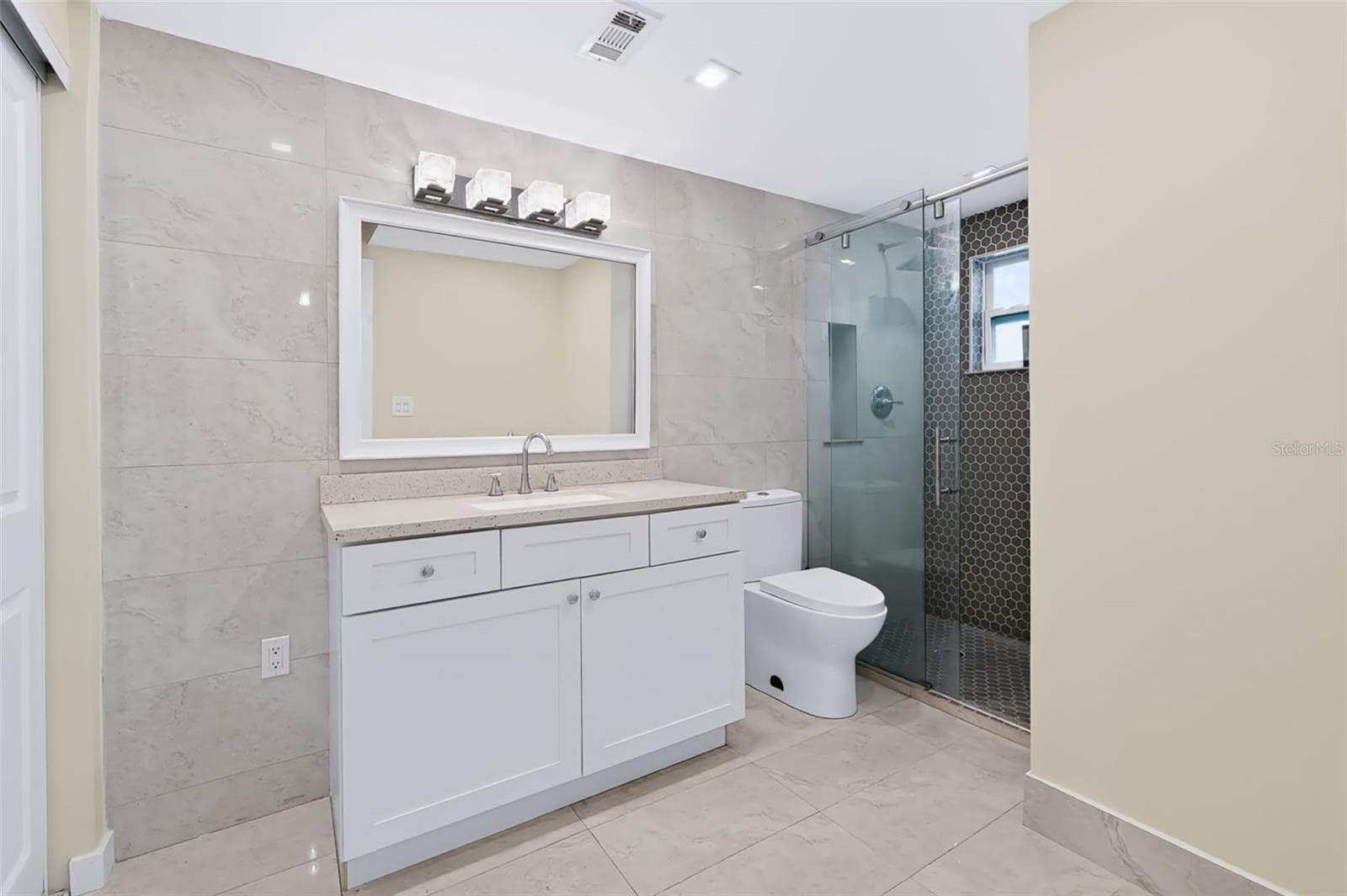 Single Family Residence at 2123 BAYOU DR, HOLIDAY, photo 25 of 52