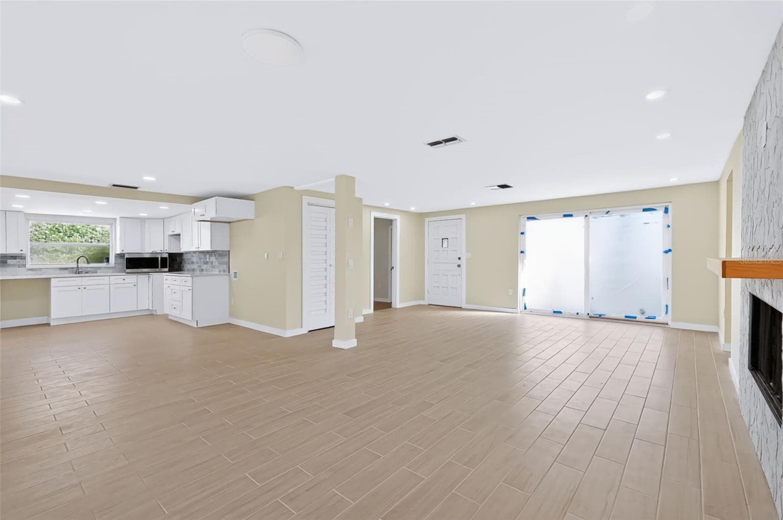 Single Family Residence at 2123 BAYOU DR, HOLIDAY, photo 37 of 52