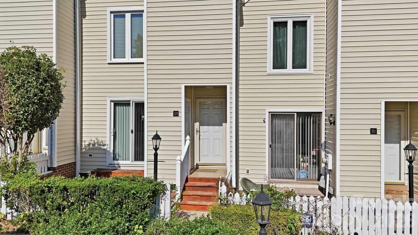 Entrance - 329 Eastwood Drive, Salisbury